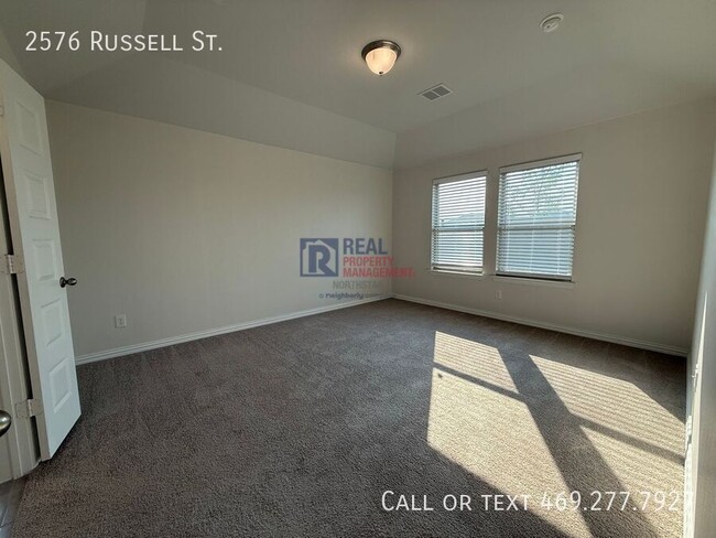 Building Photo - 2576 Russell St