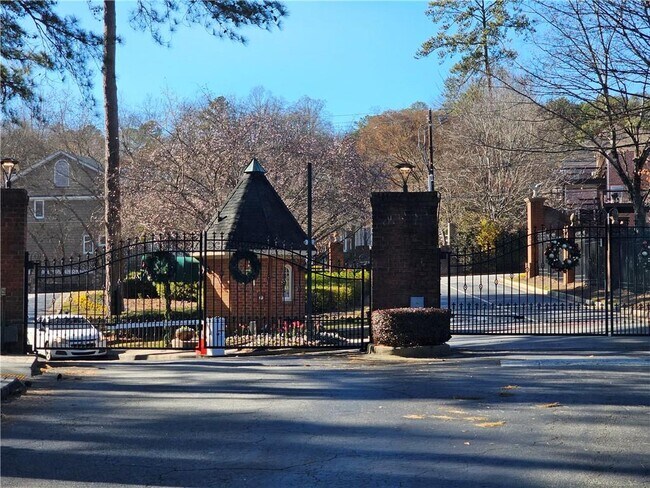 Building Photo - 24101 Plantation Dr NE