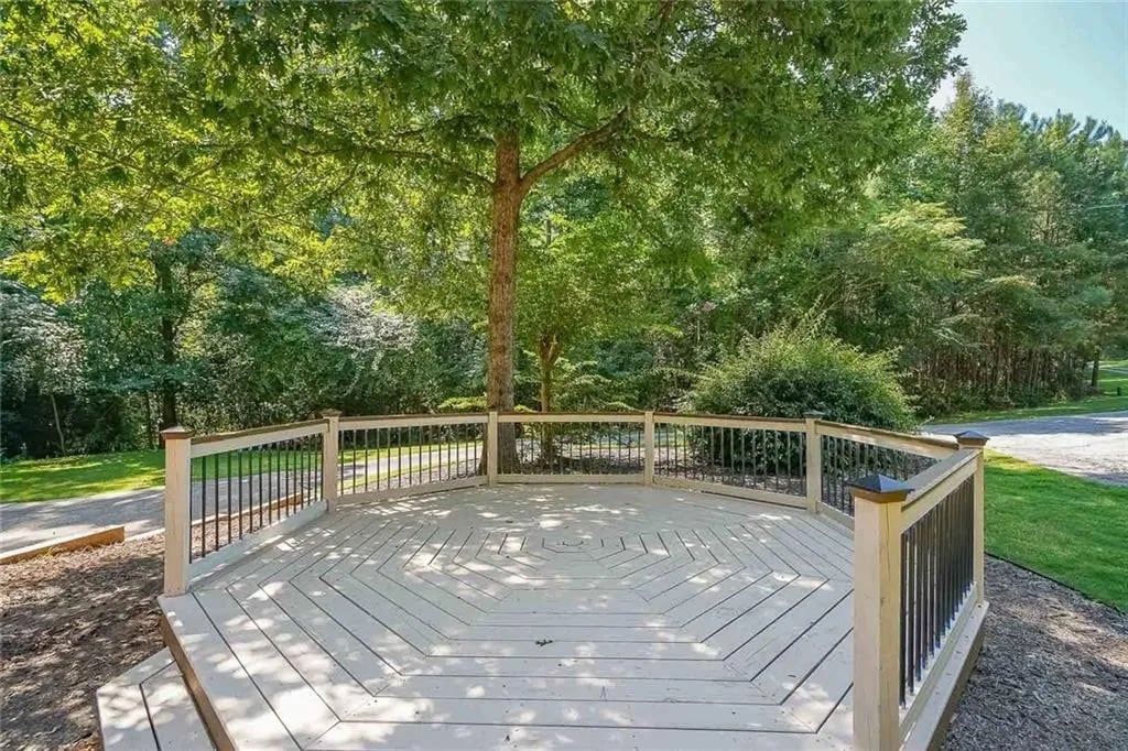 Building Photo - Room in Single Family Home on Azalea Dr
