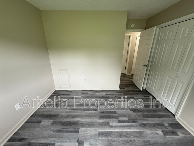 Building Photo - 230 Booher Ln