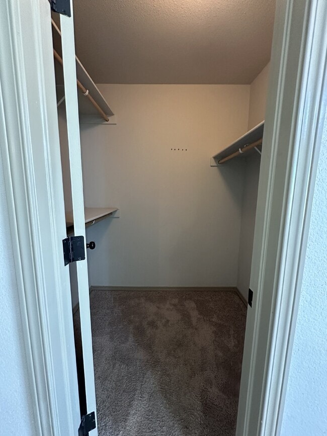 Building Photo - "Charming 3-Bedroom Oasis with 2 Full Bath...