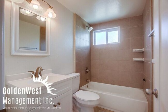 Building Photo - Newly Remodeled 5Bdm 3Ba Single-Family Hom...