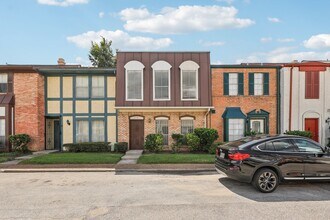 Building Photo - 7700 Creekbend Dr