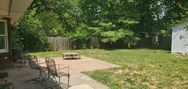 Building Photo - 2 bd, 2 ba house in old SW Columbia, fence...