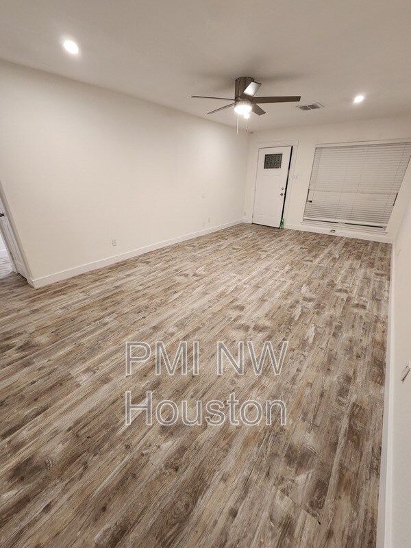 Building Photo - 2677 Gessner Rd