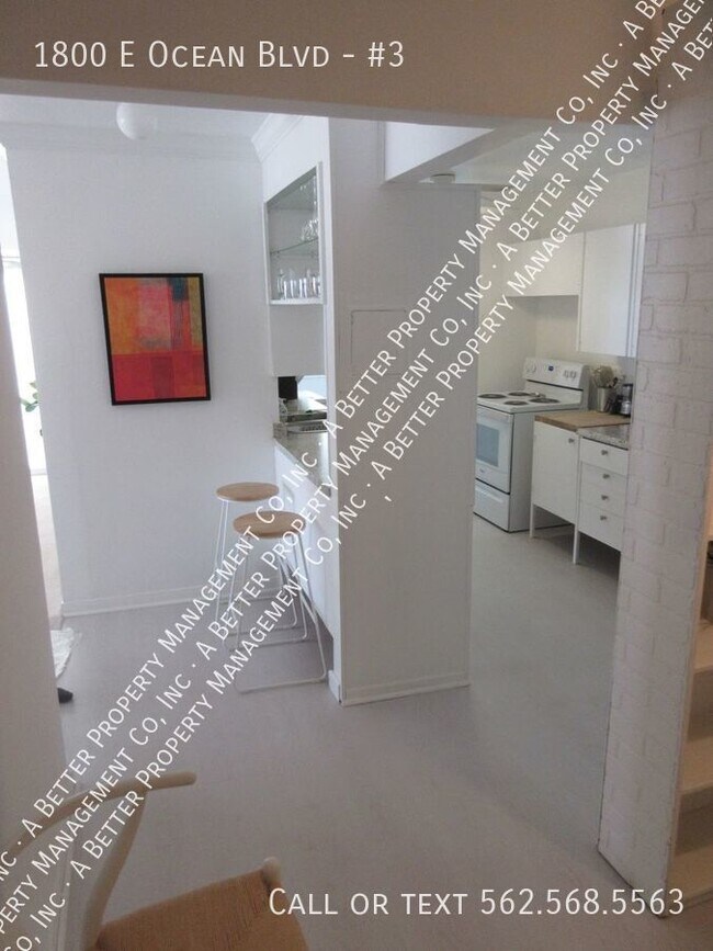 Building Photo - Historic FULLY FURNISHED Mid-Century Moder...