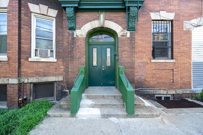 Primary Photo - 84 Baldwin Ave