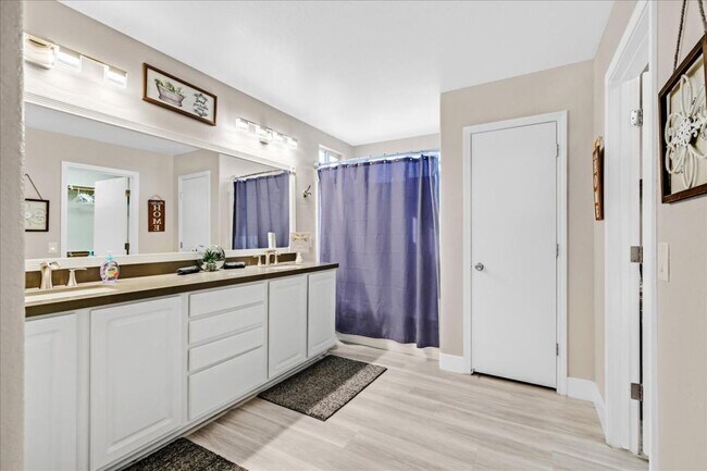 Building Photo - 2735 Peekskill Ave