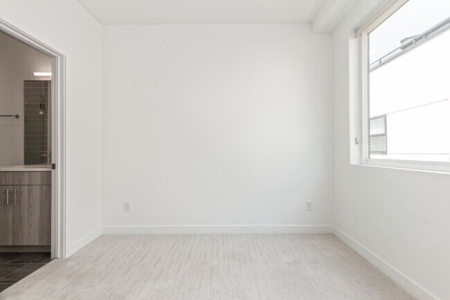 Building Photo - Beautiful Sloans lake Two Bed / Two and a ...