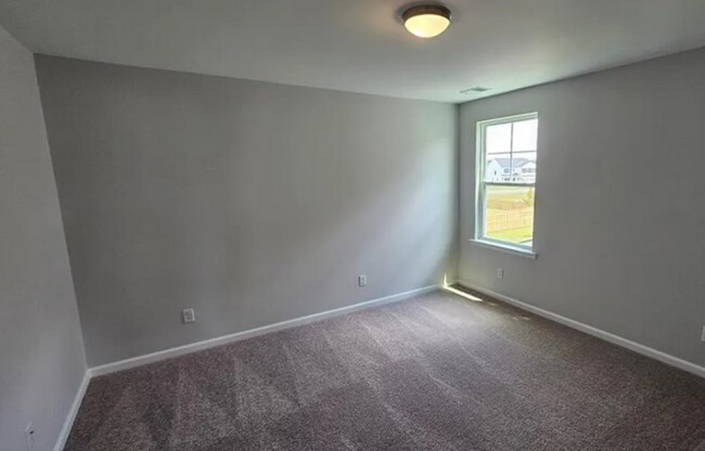 Building Photo - Beautiful 5BR, 3BA Home in Desirable Brookline at Godley Station!