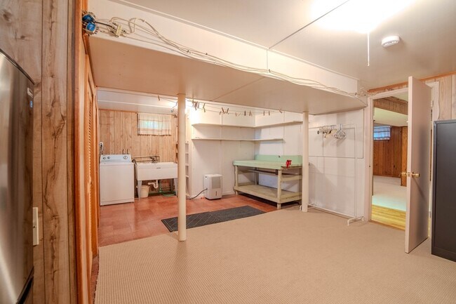 Building Photo - 6 Hammen Ave