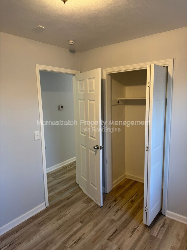 Building Photo - 850 St Bartholomew Dr