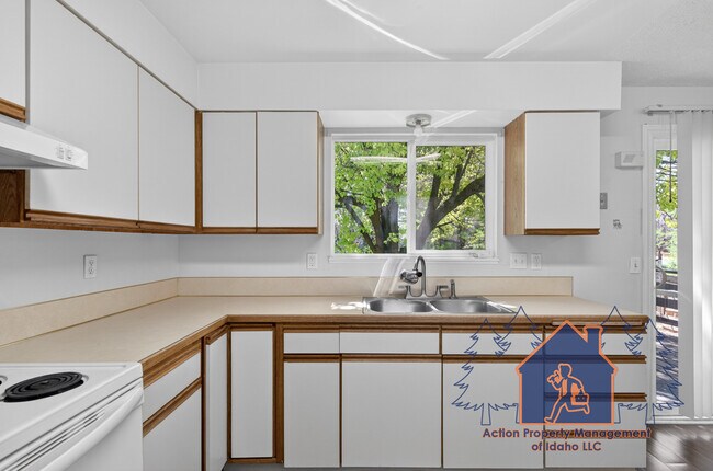 Building Photo - 510 Elmwood Dr