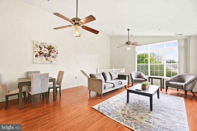 Building Photo - 8792 Grasmere Ct