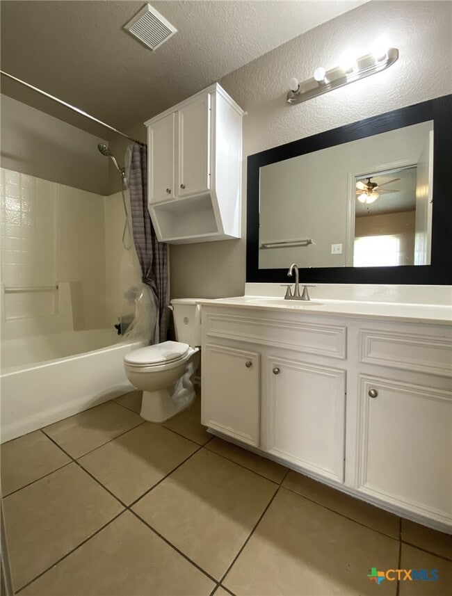 Building Photo - 3210 Toledo Dr