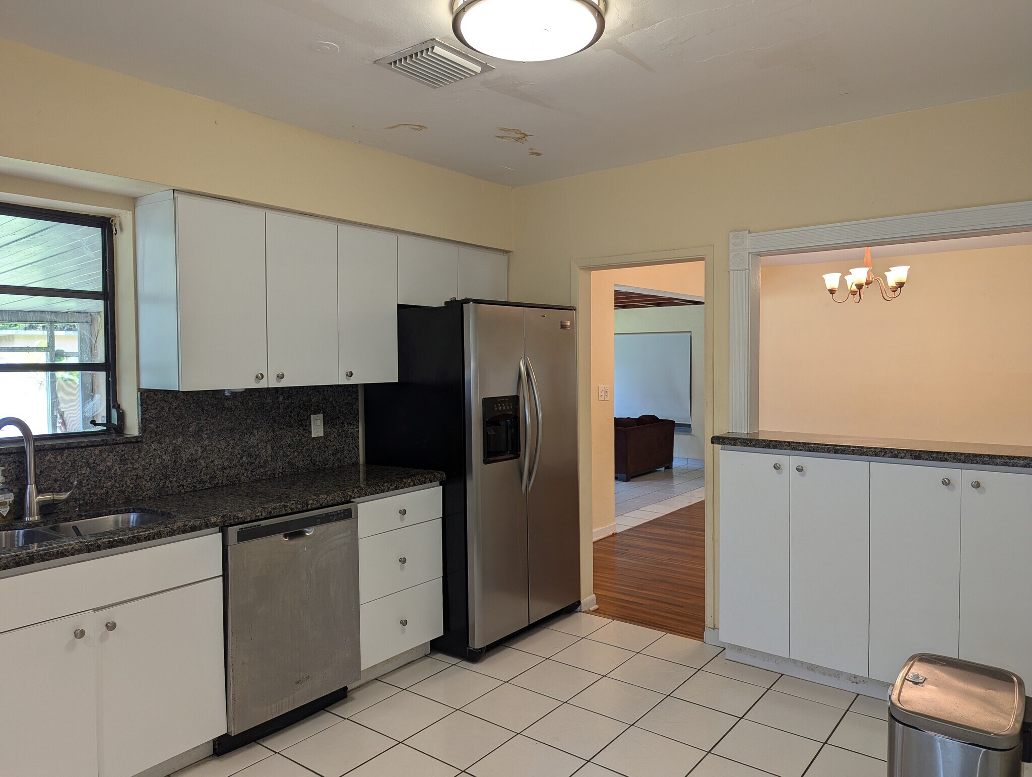 Updated Appliances and Granite Counters - 6515 SW 48th St