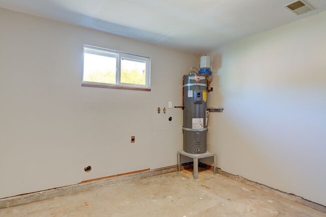 Building Photo - 634 N El Mirador St