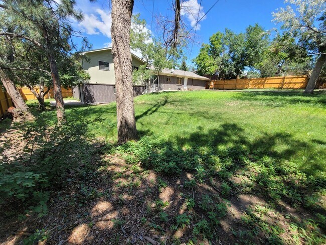 Building Photo - Great 5br/2ba House in NE Colorado Springs. Near UCCS