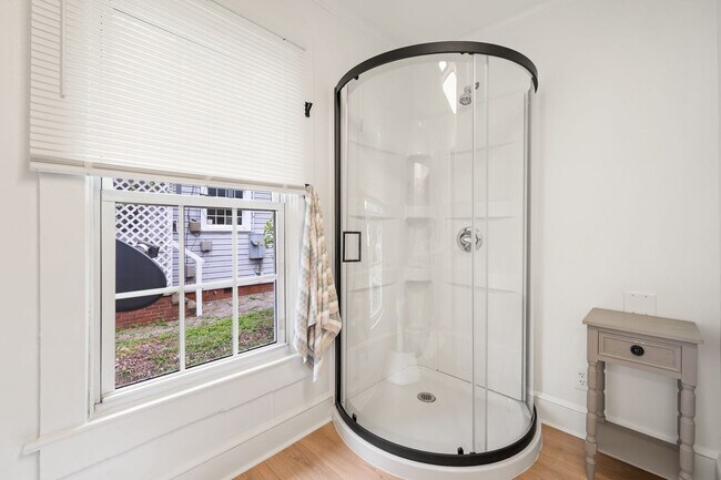 Building Photo - 3be/2ba Premium House Round the Corner fro...
