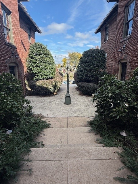 Building Photo - Lakeview