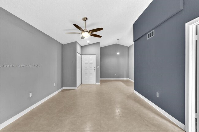 Building Photo - 2850 N Oakland Forest Dr