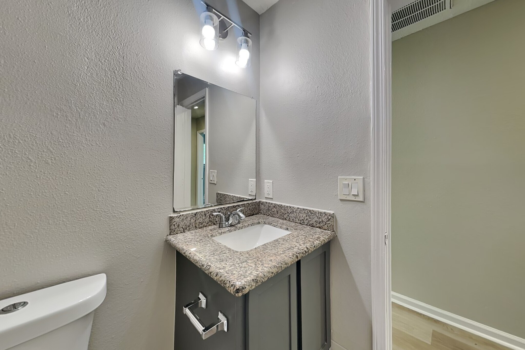 Building Photo - 8730 Valley Pond Ct