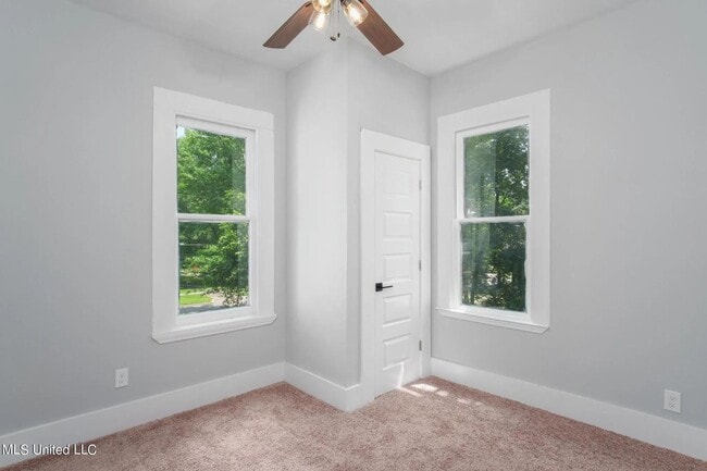 Building Photo - Beautiful 4-Bedroom, 3.5 Bathroom for Rent
