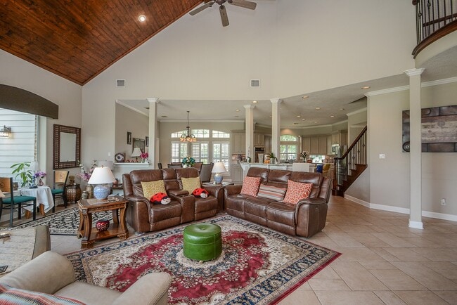 Building Photo - 15302 Bandera Falls Bend