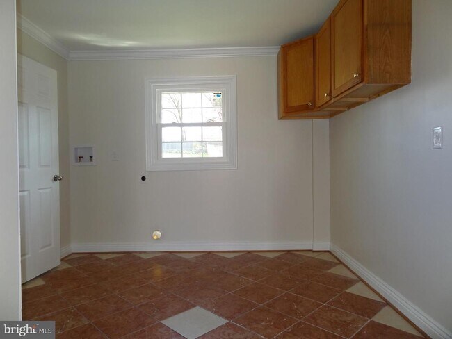 Building Photo - 2271 Dairy Farm Rd