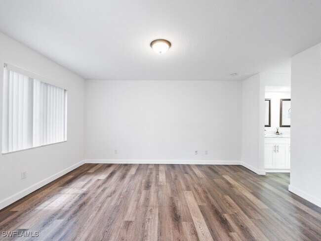 Building Photo - 4951 Pepper Cir