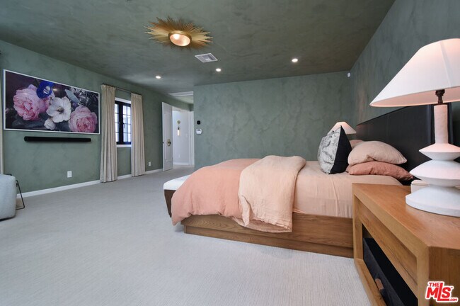Building Photo - 5005 Los Feliz Blvd