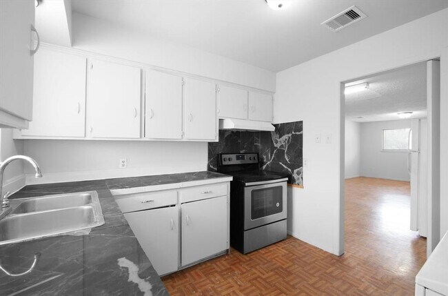 Building Photo - 8001 E Loop