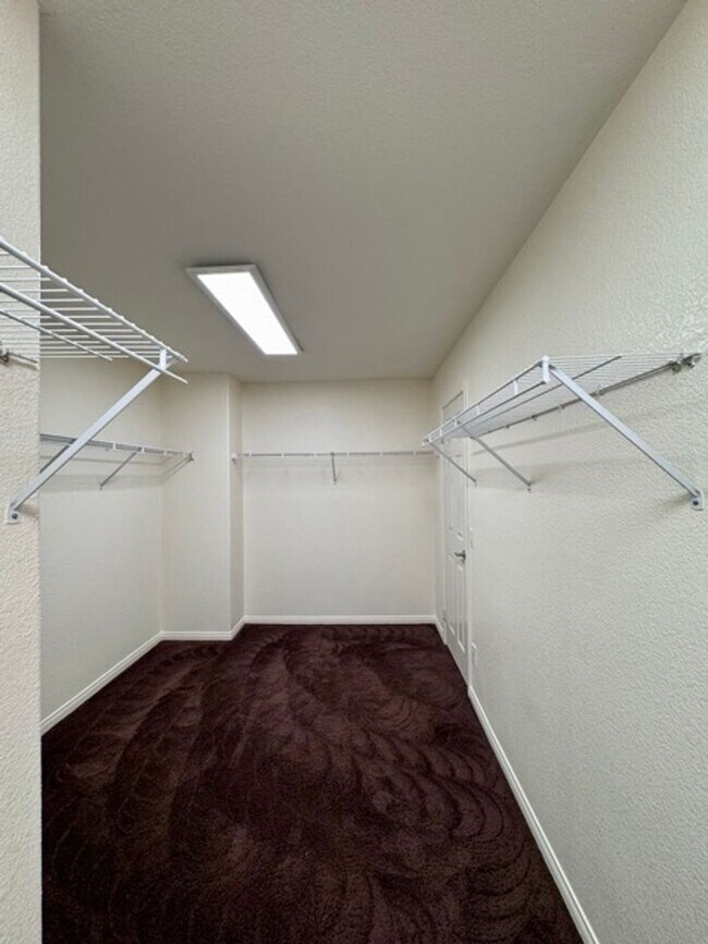 Building Photo - FOR LEASE: Stunning expansive 3 Bedroom Re...