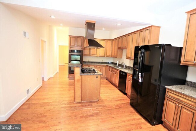 Building Photo - 9705 Fernwood Rd