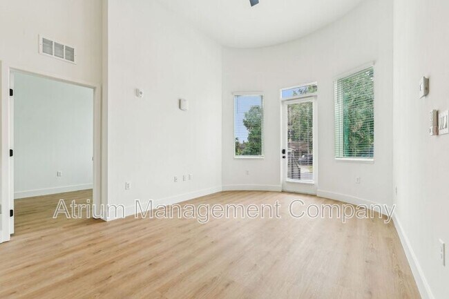 Building Photo - 221 S Bumby Ave