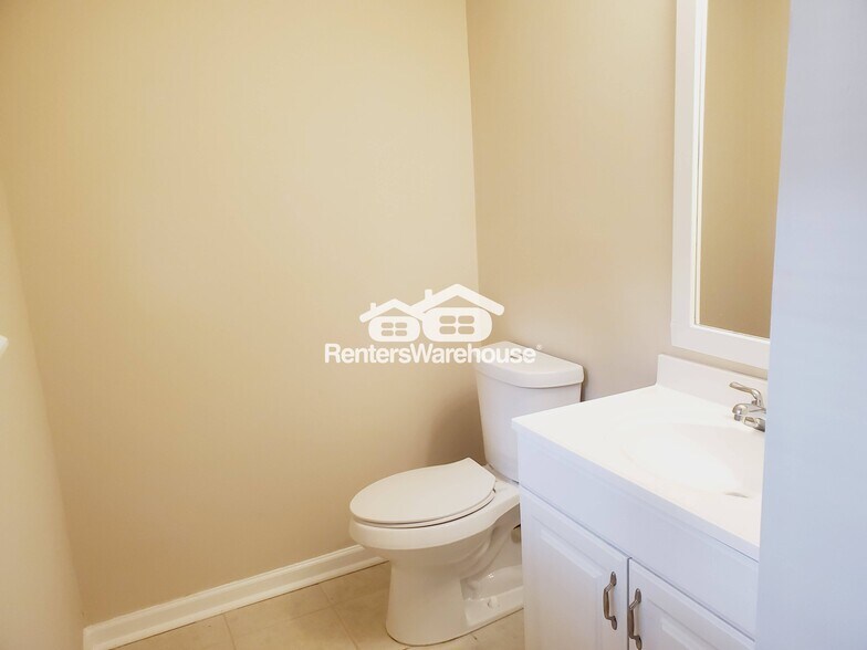 Building Photo - 2531 Country Lake Cir