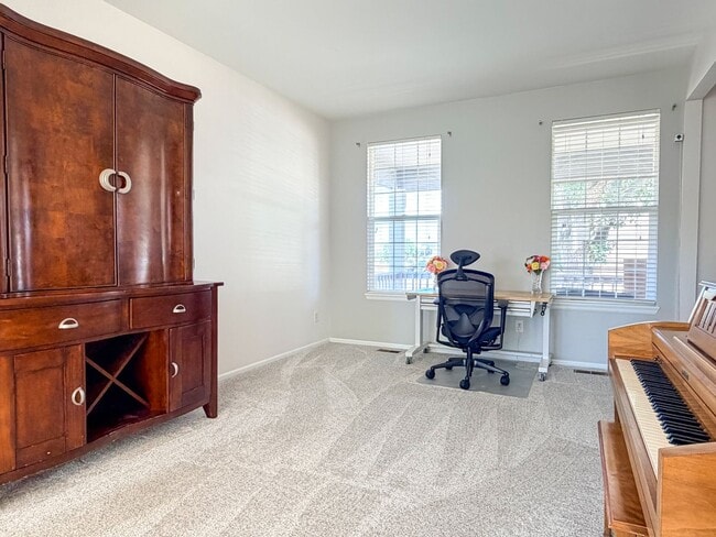 Building Photo - Beautiful, Spacious Home in Highlands Ranch