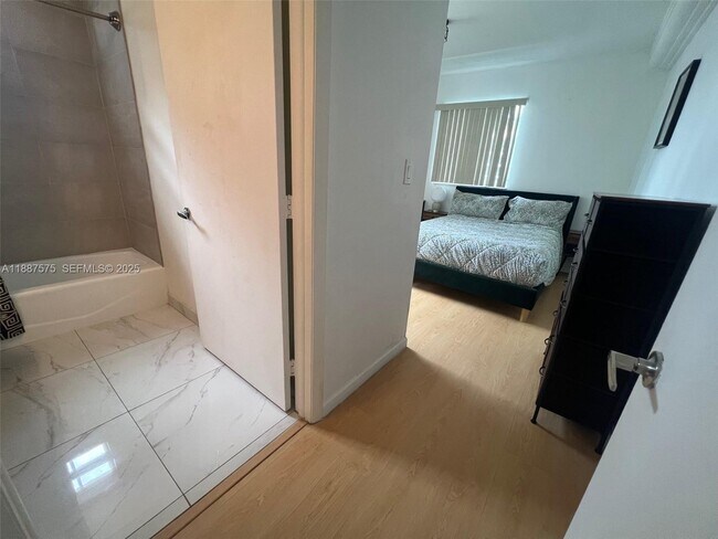 Building Photo - 185 SE 14th Terrace