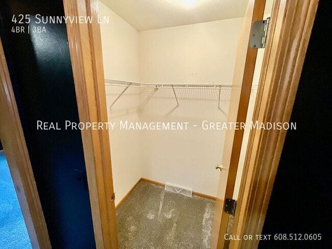 Building Photo - 425 Sunnyview Ln