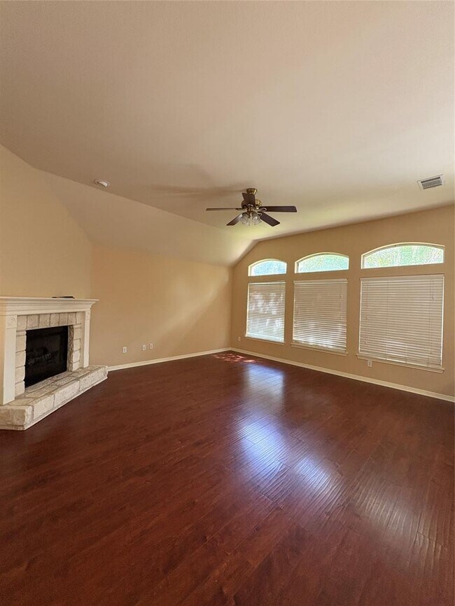 Building Photo - 207 Kettleman Ln N