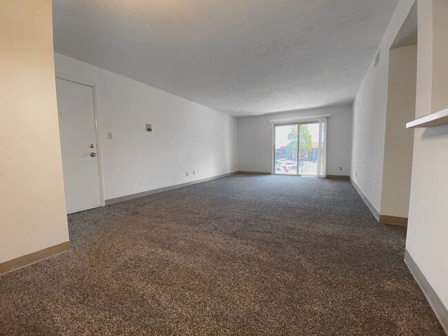 Building Photo - Evansville, Indiana*** 2 Bed 1 Bath $1079....