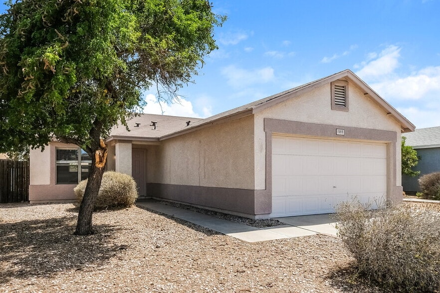 Building Photo - 11815 W Columbine Dr