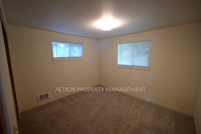 Building Photo - 2 bed 1 bath waterfront home, in Sequim