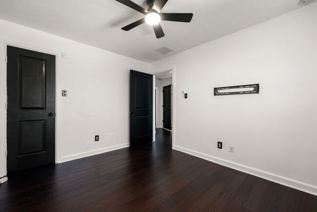 Building Photo - 5350 Brookway Dr