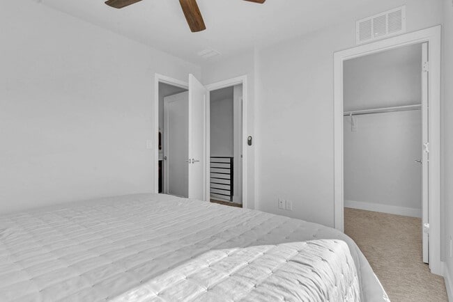 Building Photo - Stunning 3-bedroom, 4-bathroom townhouse!