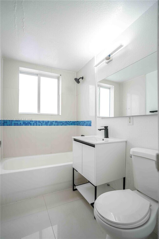 Building Photo - 7325 Carlyle Ave