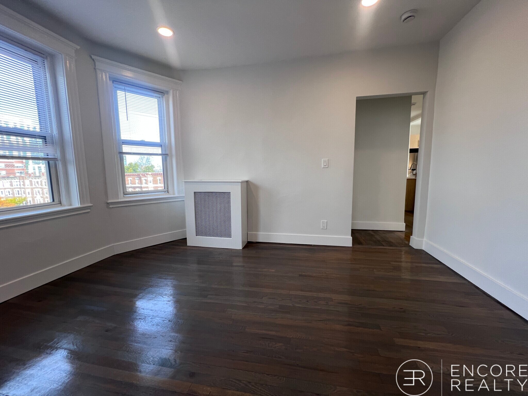 Building Photo - 111 Park Dr