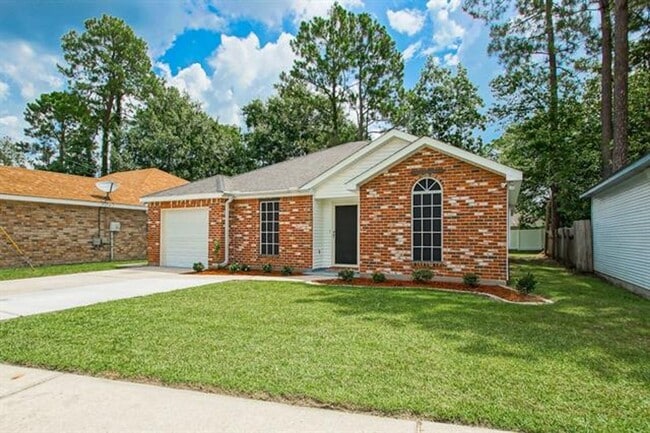 Building Photo - Newly Renovated 3 BR/2 Bath home on Suncrest Subdivision