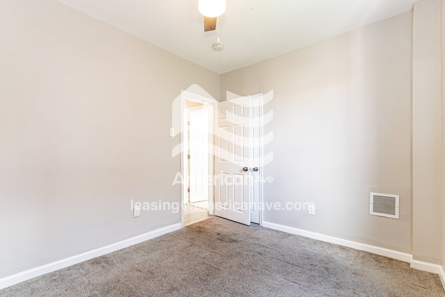 Building Photo - 1452 N Vodges St