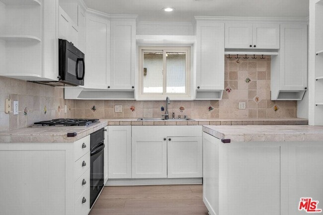Building Photo - 11472 Diller Ave